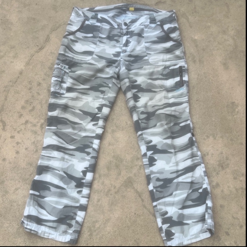 Cabela's Grey Camo Roll up Hiking Cargo Pants Women's Size 14 - Picture 2 of 9